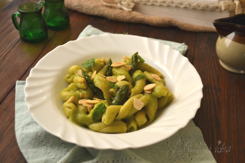 Gemelli alla crema di asparagi e mandorle tostate1, La Gustosa Idea
