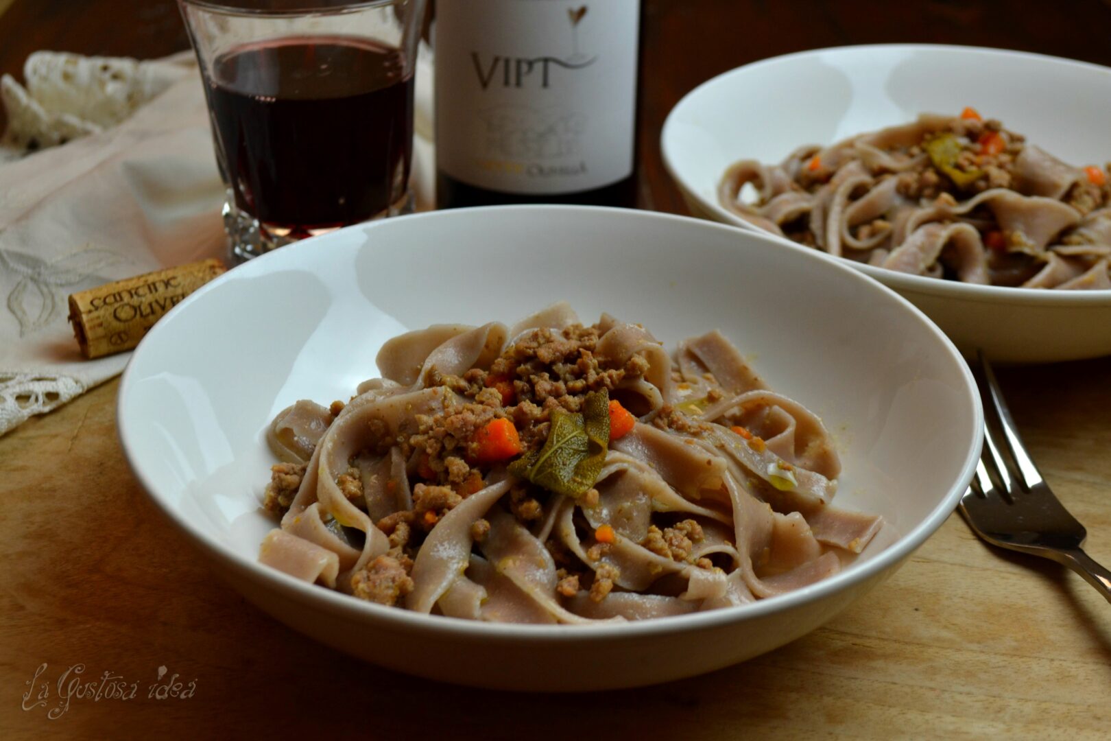 Pasta fresca al vino rosso con ragù bianco La Gustosa Idea