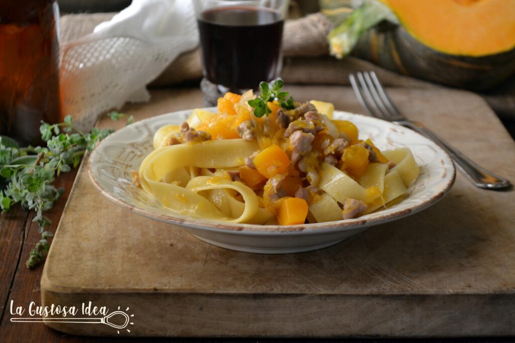 Pappardelle zucca e salsiccia - La Gustosa Idea - Primo piatto di stagione